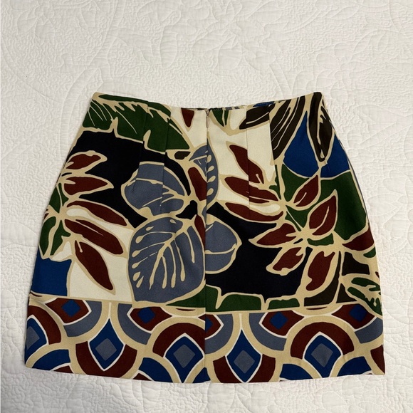 Zara Cream Mini Skirt with Blue, Green & Brown Botanical Print - Picture 4 of 4